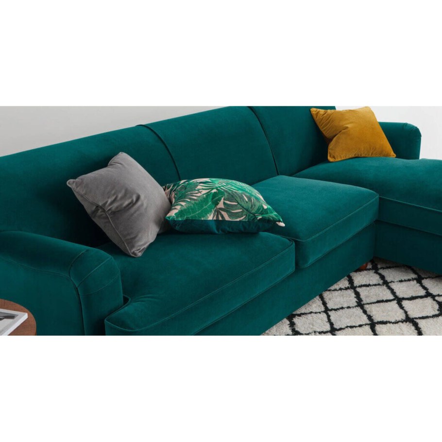 Гостиная с бирюзовым диваном