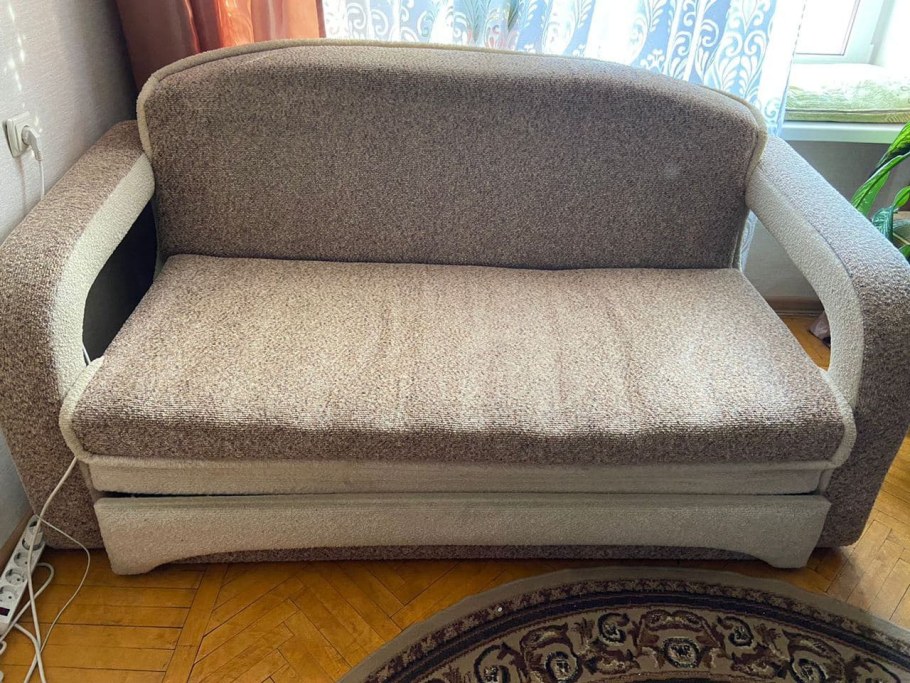 Угловой кухонный диван даром