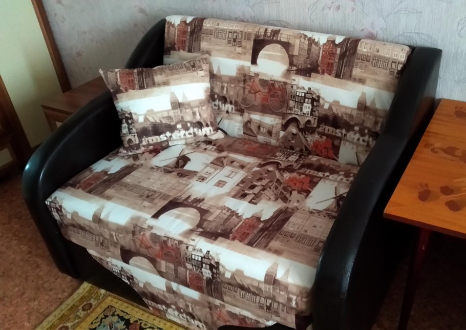 Отдам даром диваны