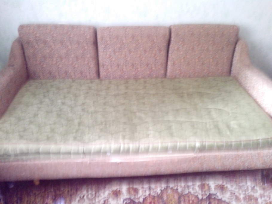 Диванчик даром