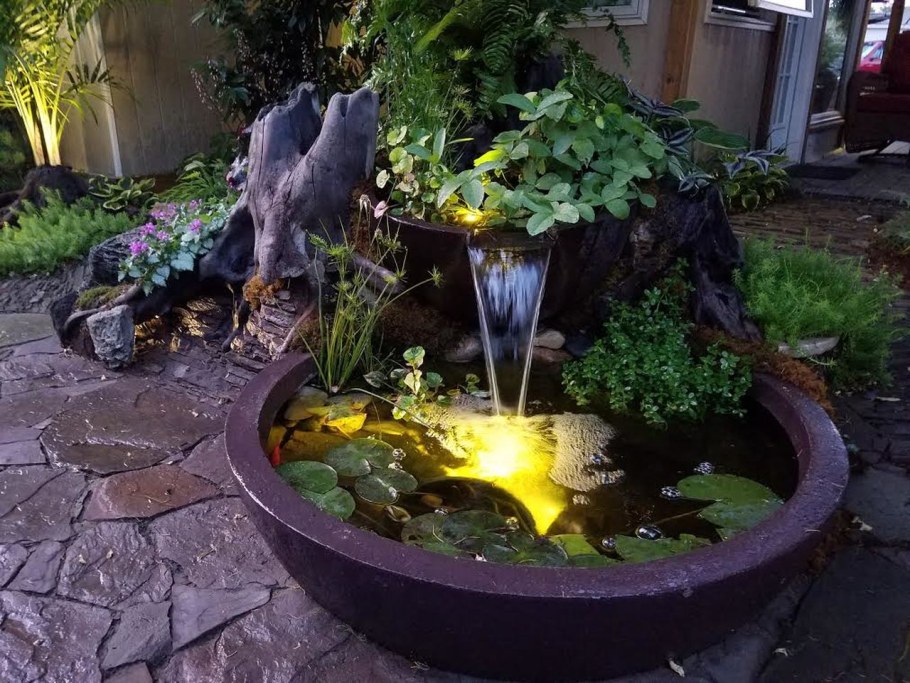Прудик с фонтаном на даче