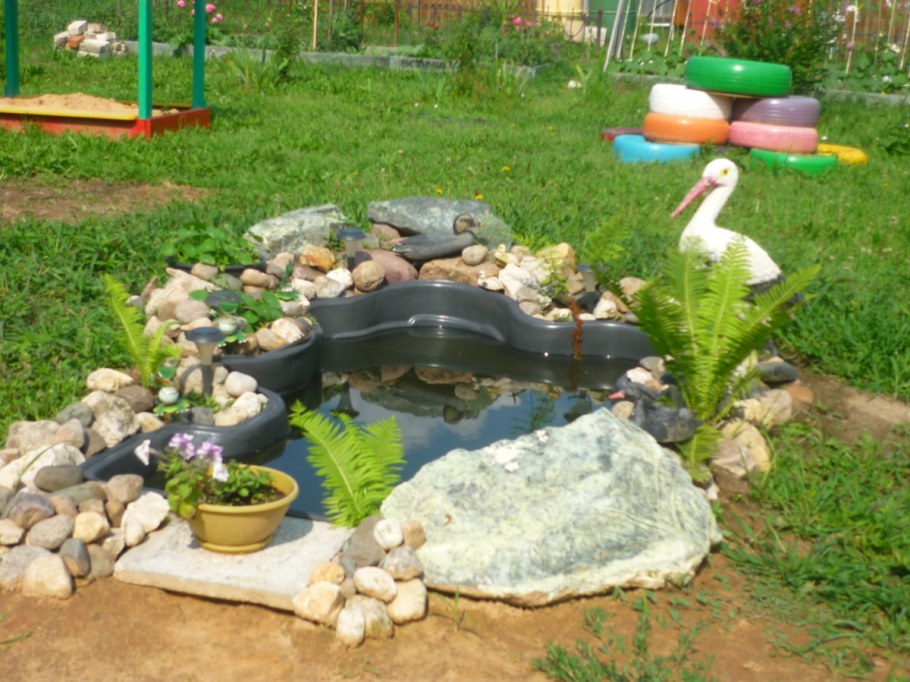 Искусственный водоем в детском саду
