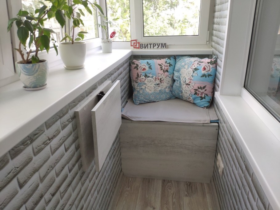 Отделка маленького балкона