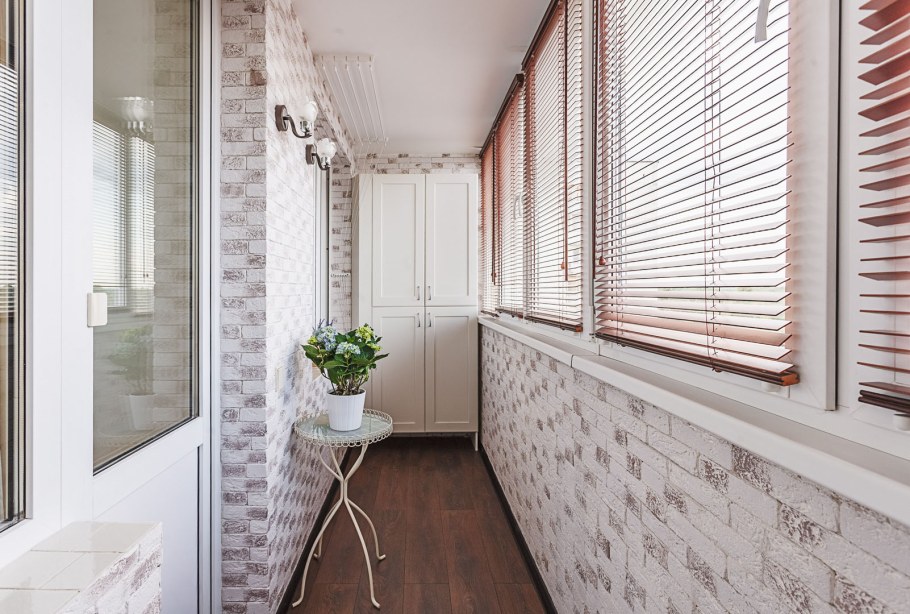 Отделка балкона внутри