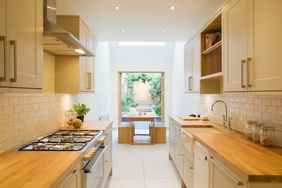 Кухня длинная и узкая интерьер