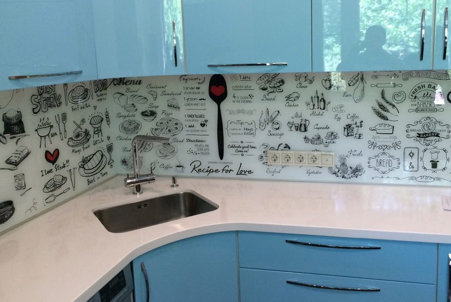 Наклейки на стену