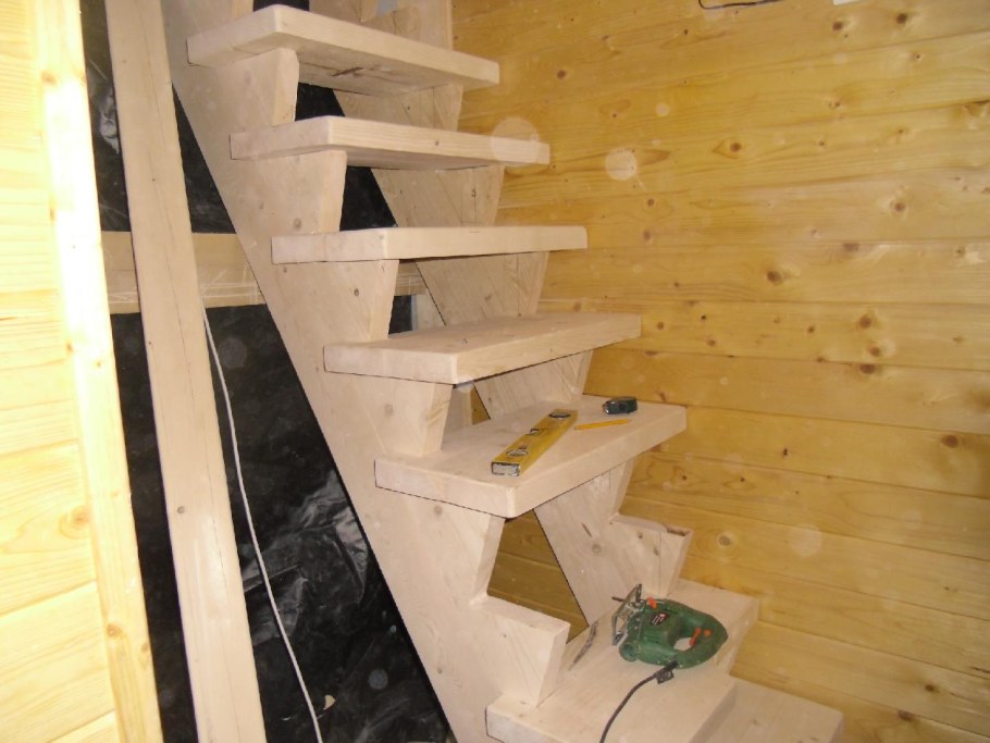 Простая деревянная лестница