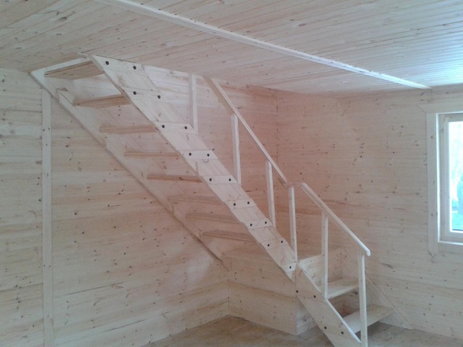 Простая лестница на второй этаж своими