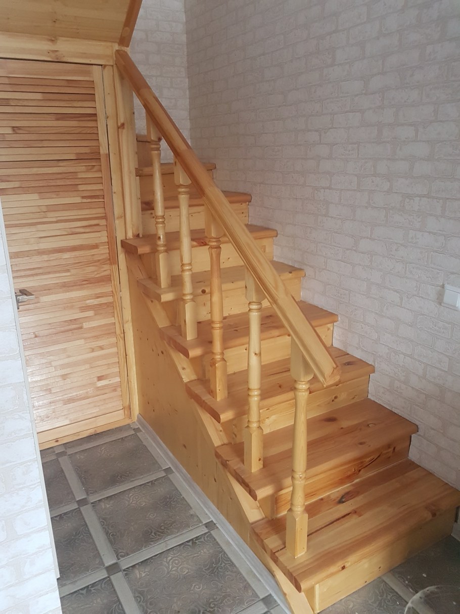 Лестница на мансарду из дерева