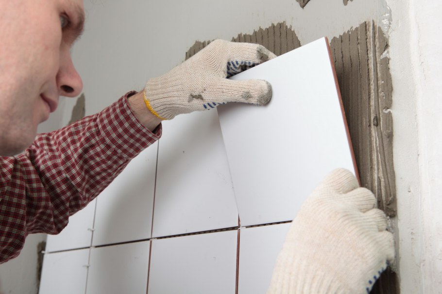 Монтаж плитки на стену