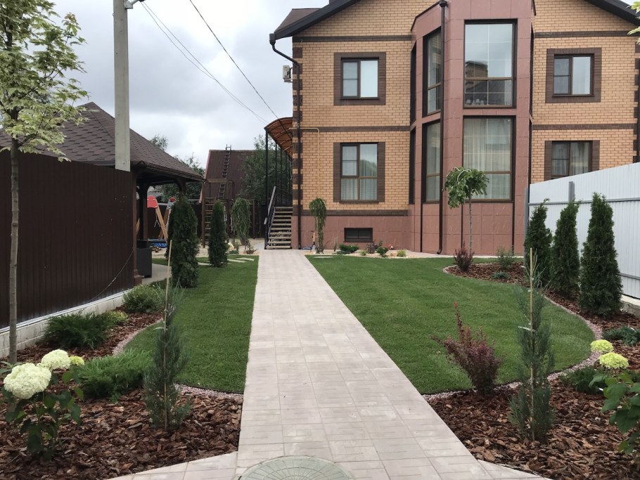 Обустройство двора частного дома