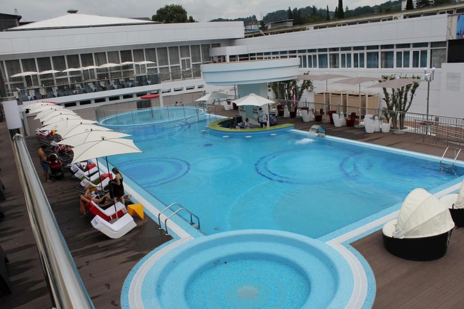 Скиммерный бассейн переливной бассейн