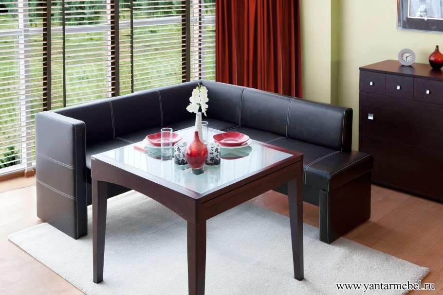 Кожаный уголок на кухню