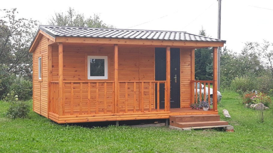 Баня с верандой и дровником