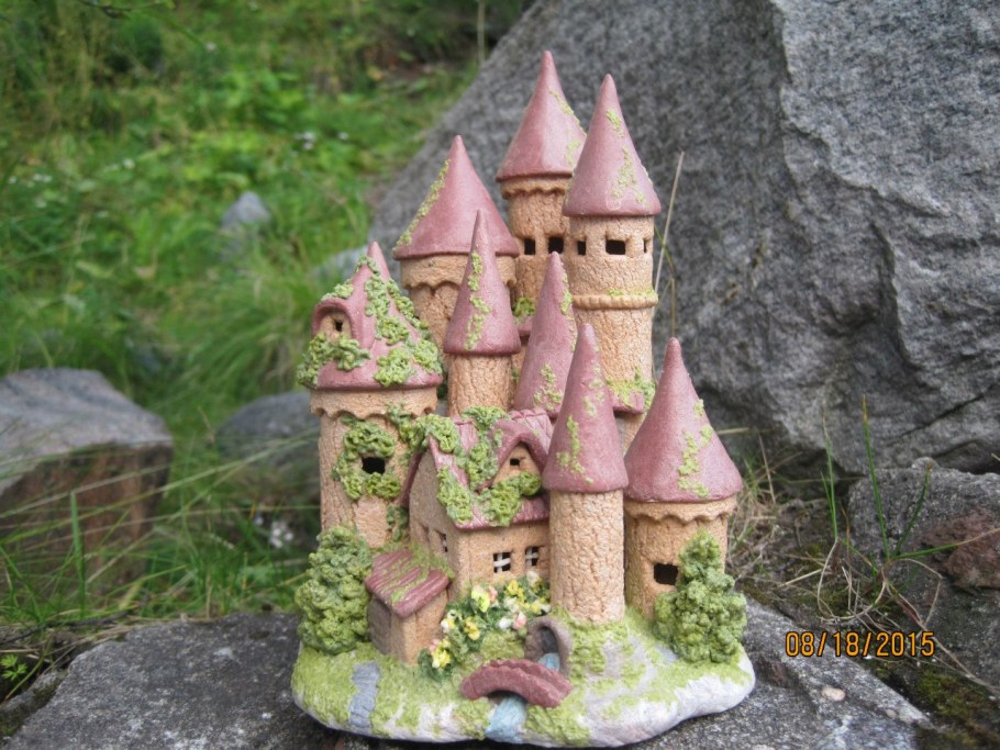 Замок из пластиковых бутылок