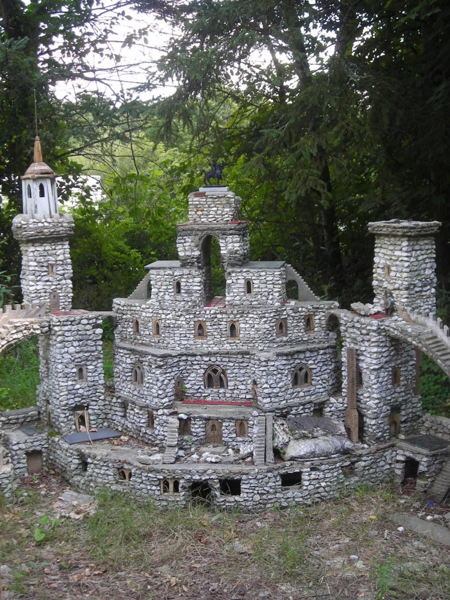 Декоративные замки из камня