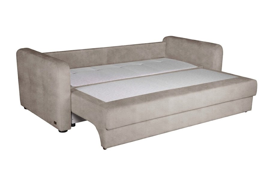 Красный диван на белом фоне