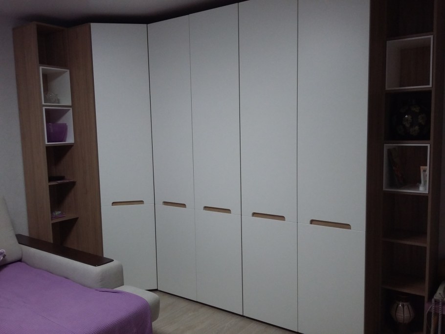 Шкаф Анри Ангстрем