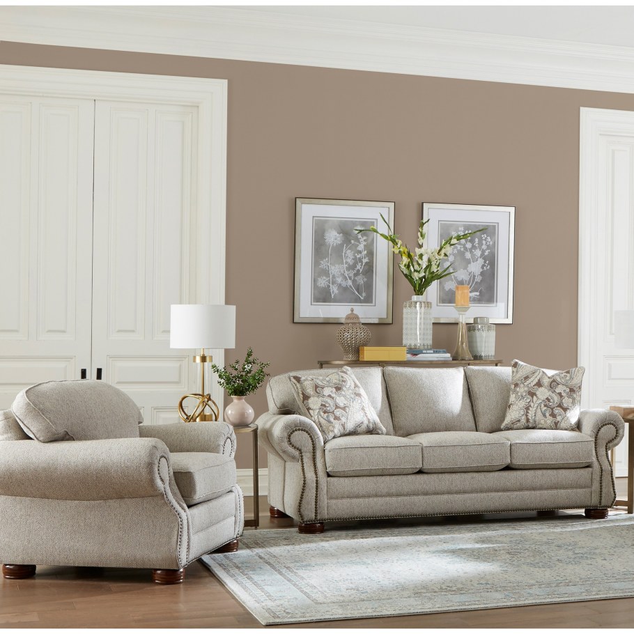 Серая мебель в бежевом интерьере