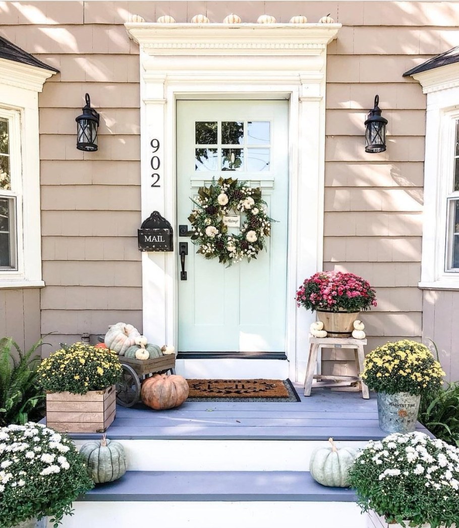 Украшение террасы цветами на даче