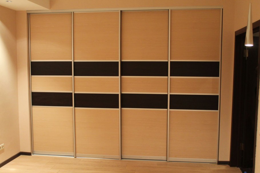 Внутренности шкафа купе