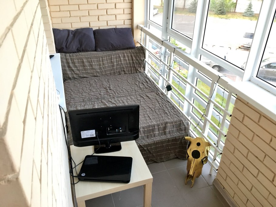 Диван на балкон с ящиком