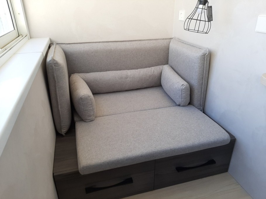 Диван на балкон