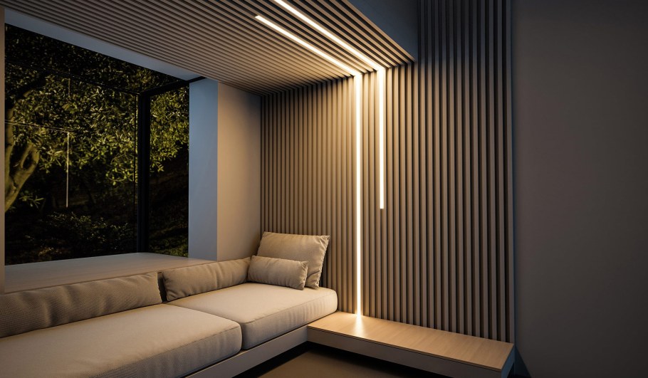 Рейки на стене с телевизором