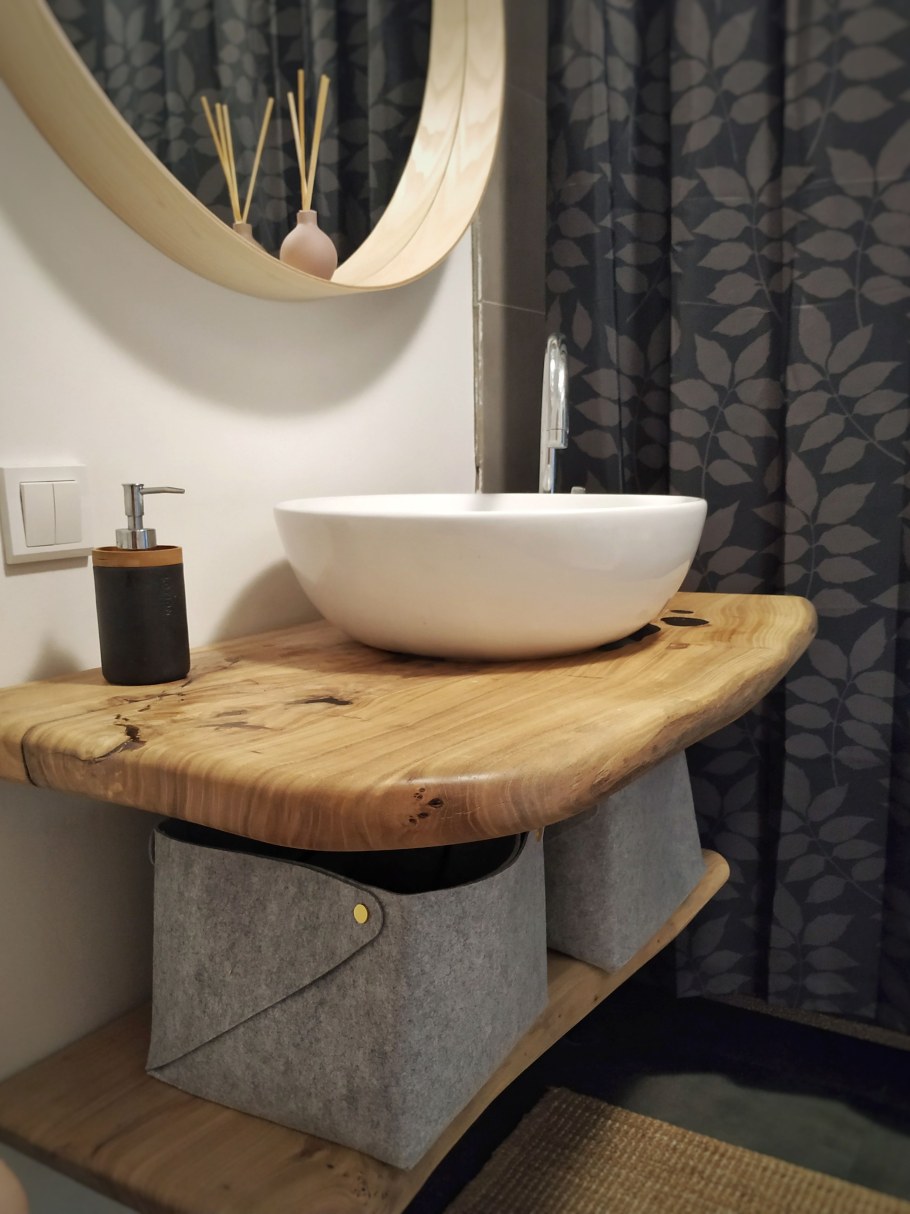 Раковина из каменного дерева