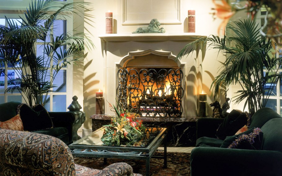 Старинный камин