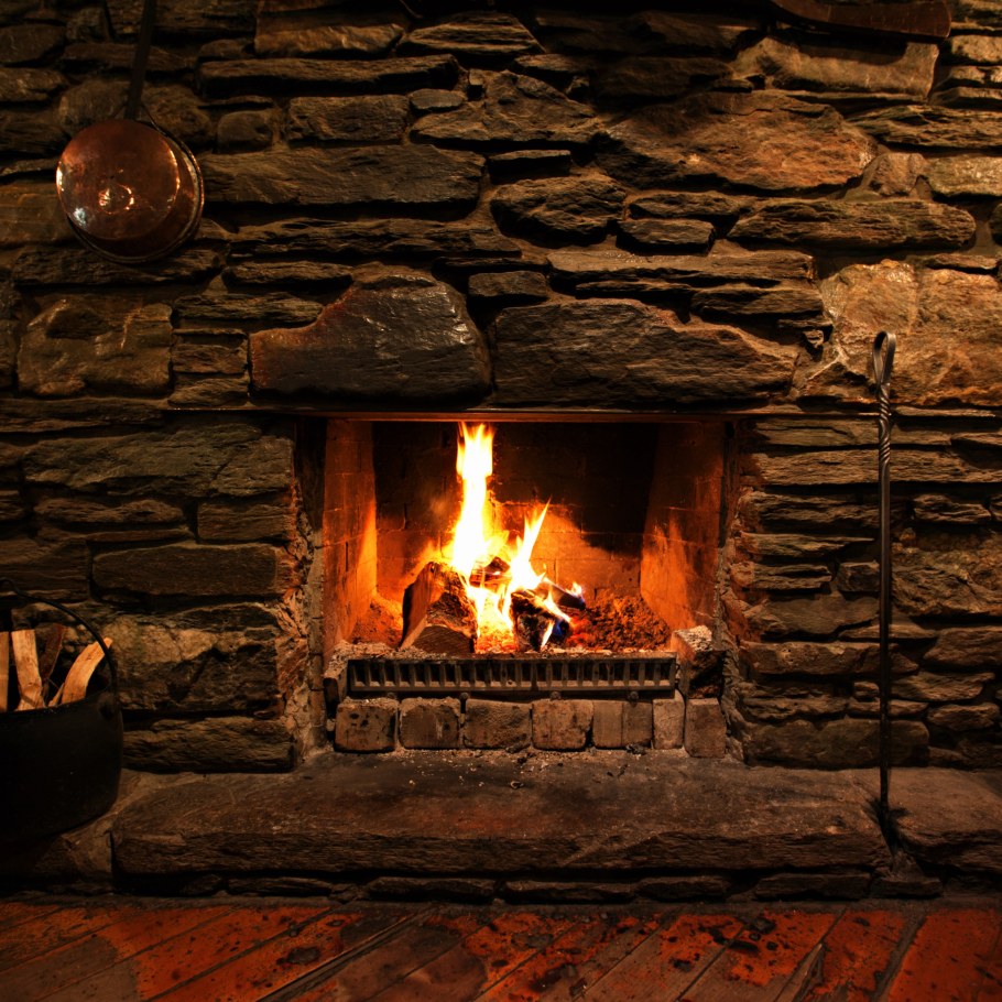 Фотообои стена с камином
