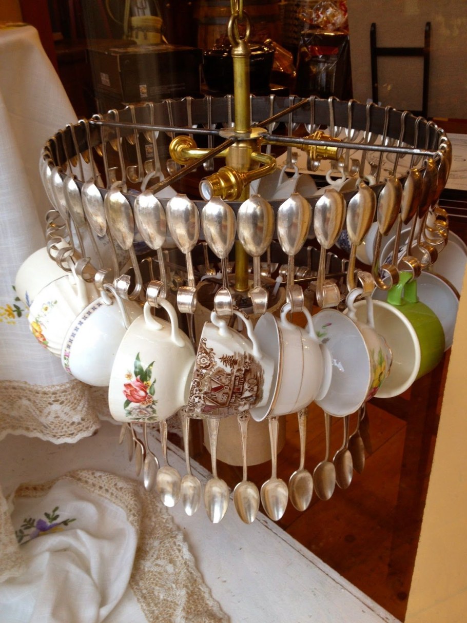 Люстра из столовых приборов