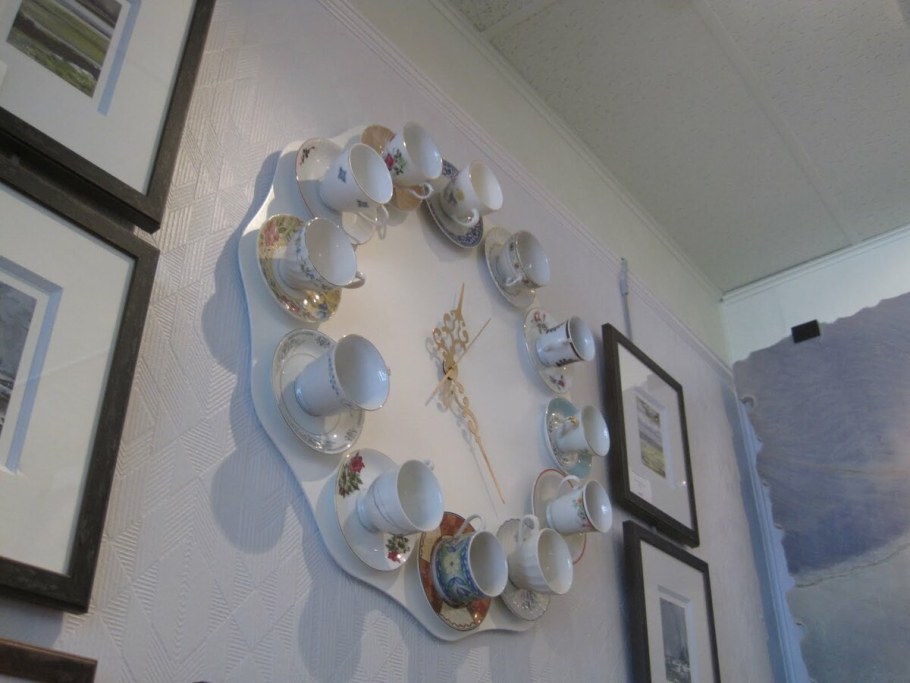 Панно из посуды на стену