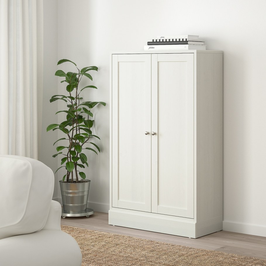 Низкий буфет для посуды