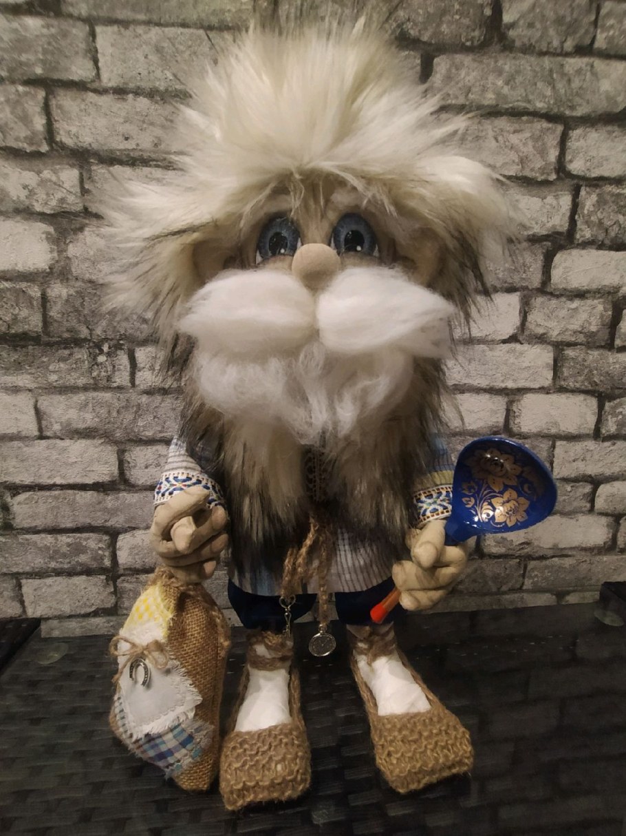 Домового сереноголовым