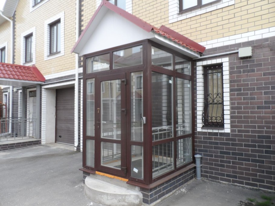 Пластиковый входной тамбур