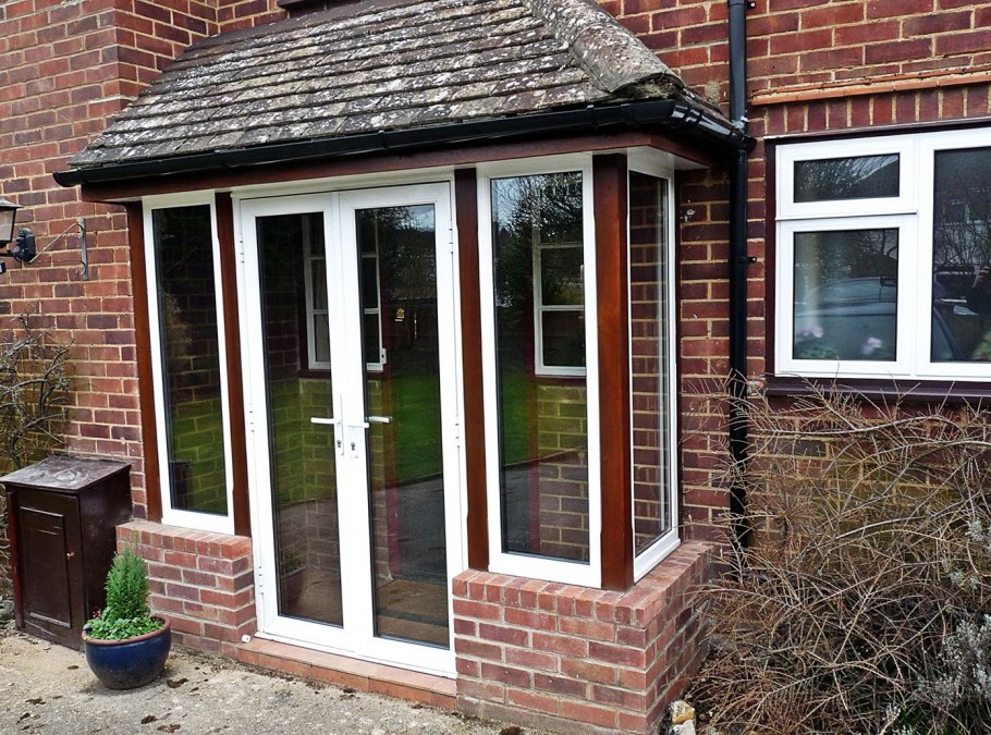 Застекленное крыльцо