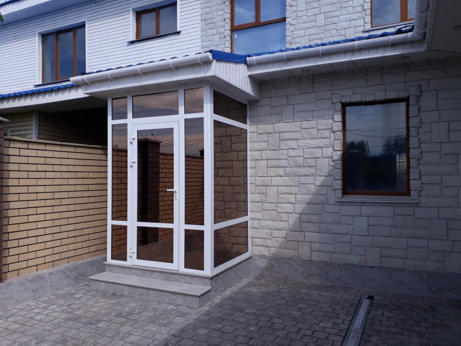 Пластиковый входной тамбур