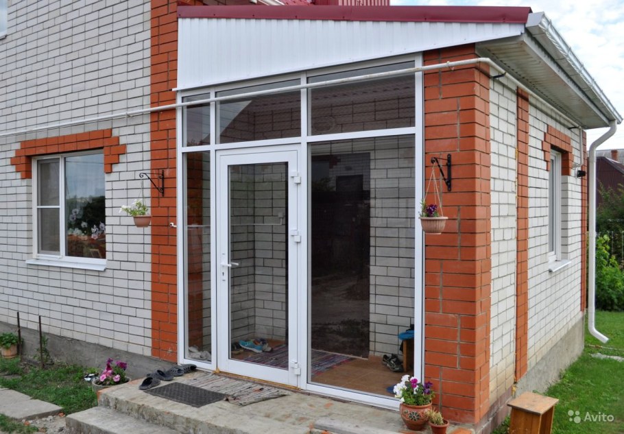 Пластиковая входная группа в частный дом