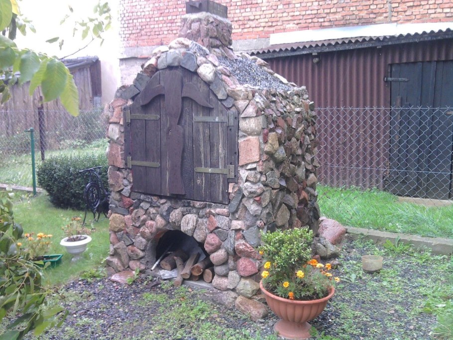 Каменный мангал для дачи