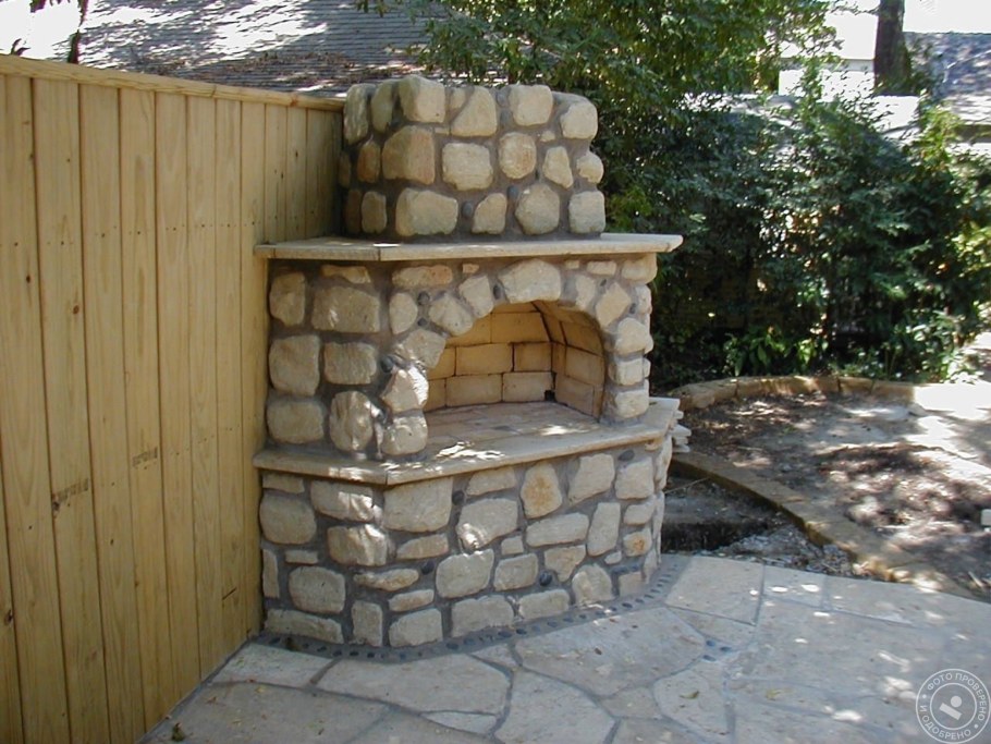 Каменный мангал для дачи