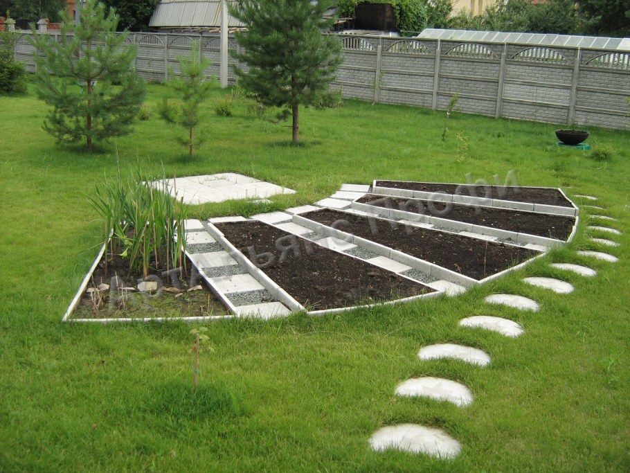 Дорожка из спилов дерева