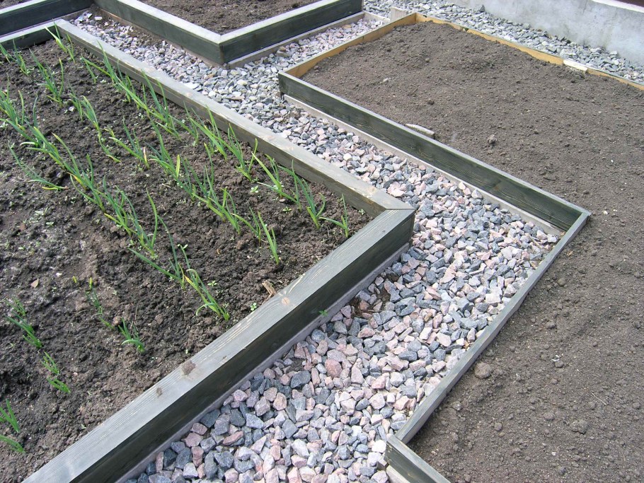 Тропинки между грядками