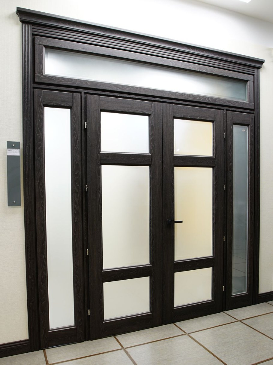 Бастион-с входные двери с фрамугами