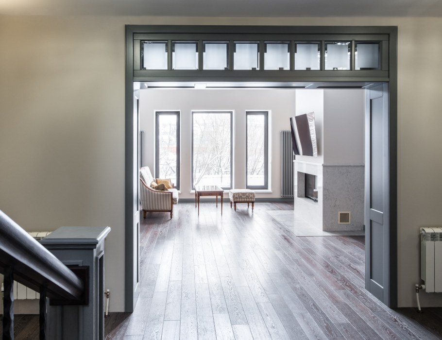 Прихожая с окном