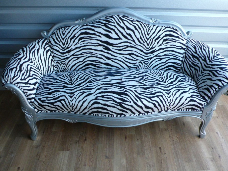 Зебра спит рисунок