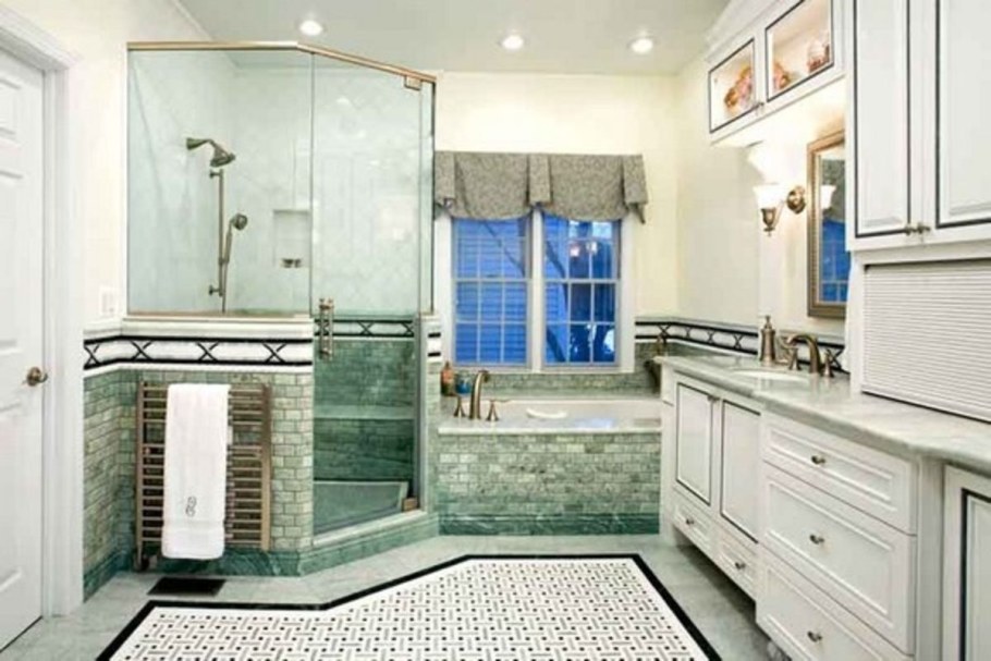 Ванная комната с встроенной душевой кабиной