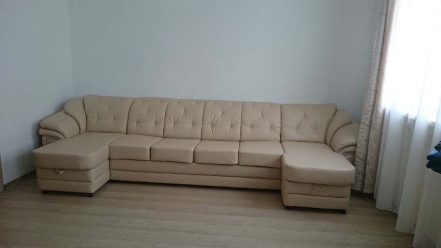 Диван с оттоманкой в интерьере