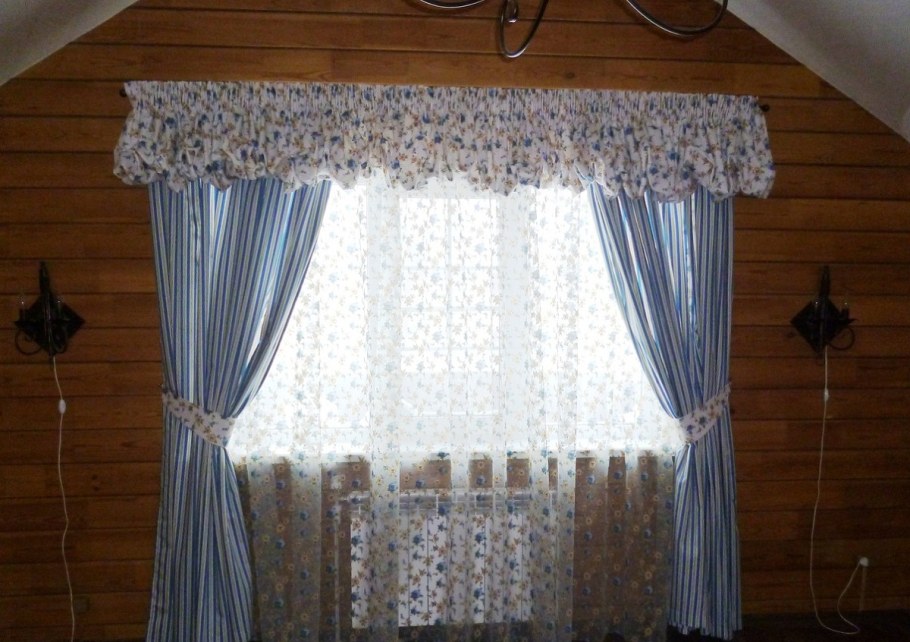 Шторы в деревянном доме