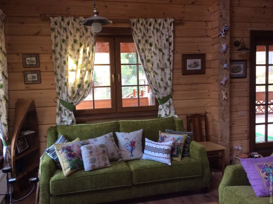 Шторы в деревянном доме